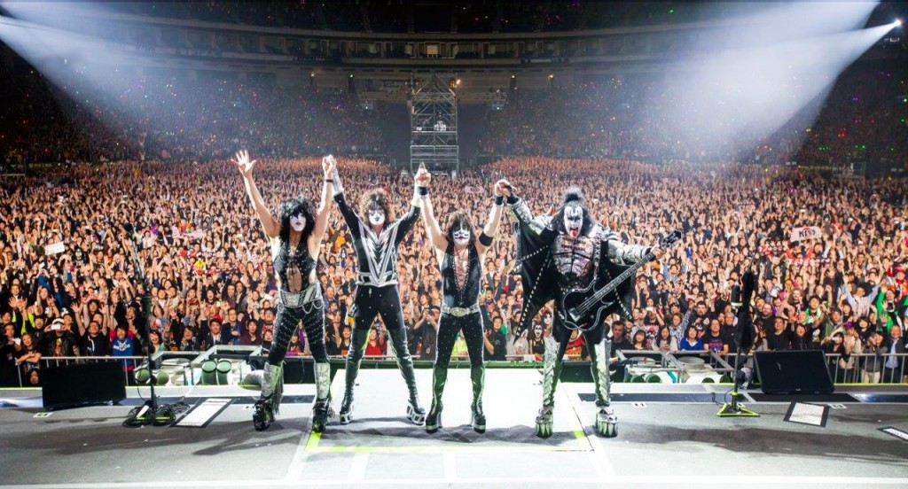 PHOTO: KISS WITH MASSIVE TOKYO DOME CROWD | Paul Stanley